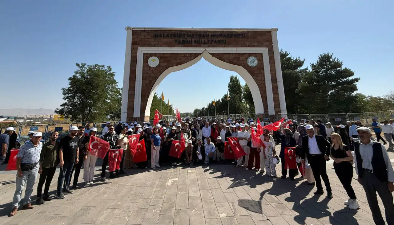 AK Parti Gümüşhane’den Malazgirt’e Coşkulu Katılım