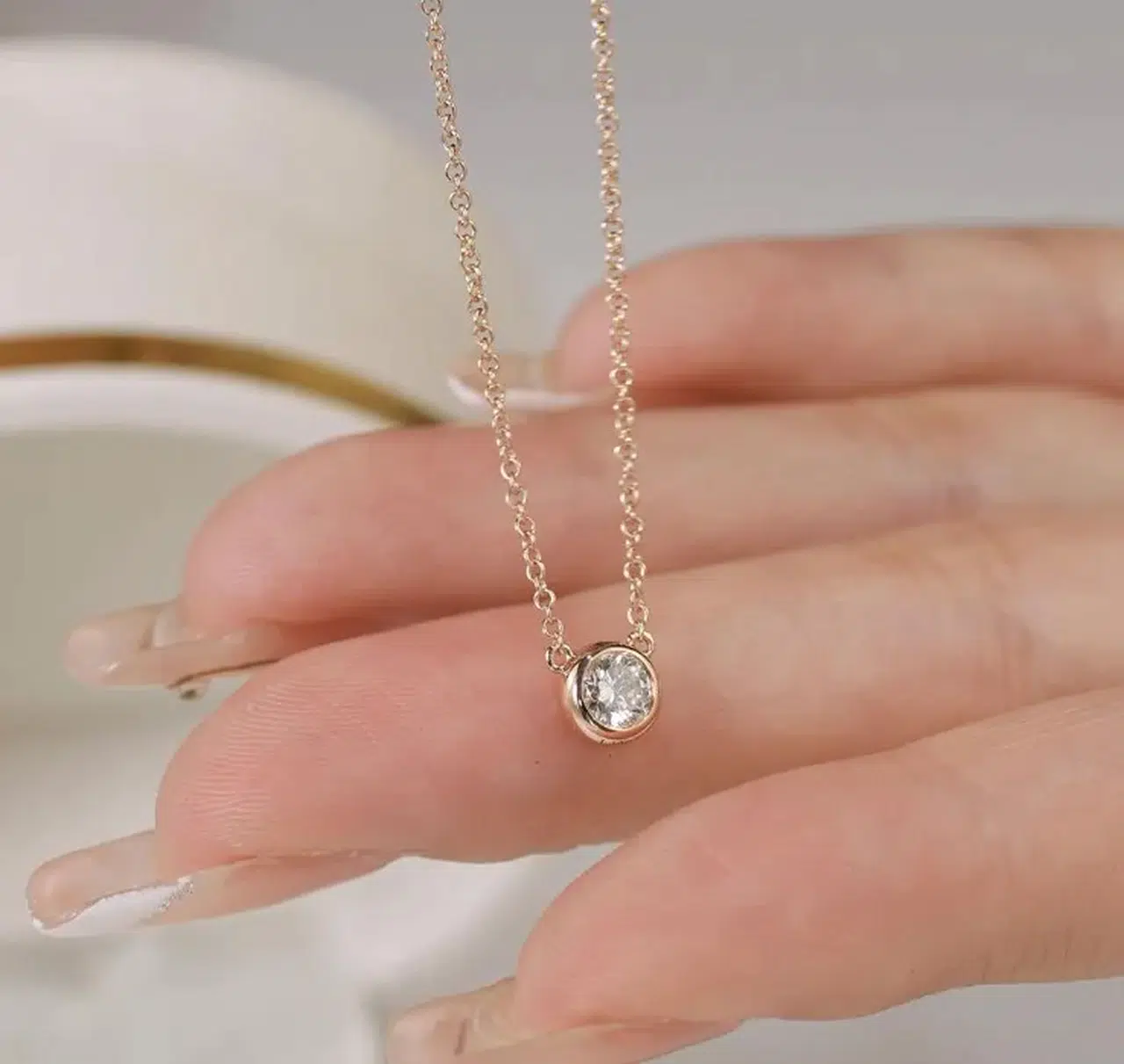 Tarzınıza Işıltı Katacak Pırlanta Kolyeler Arya Pırlanta’da!