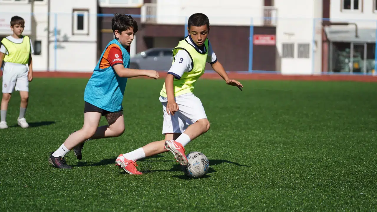 Gümüşhane’de “Camiden Sahaya” Turnuvası: 250 Genç Yeşil Sahada Buluştu