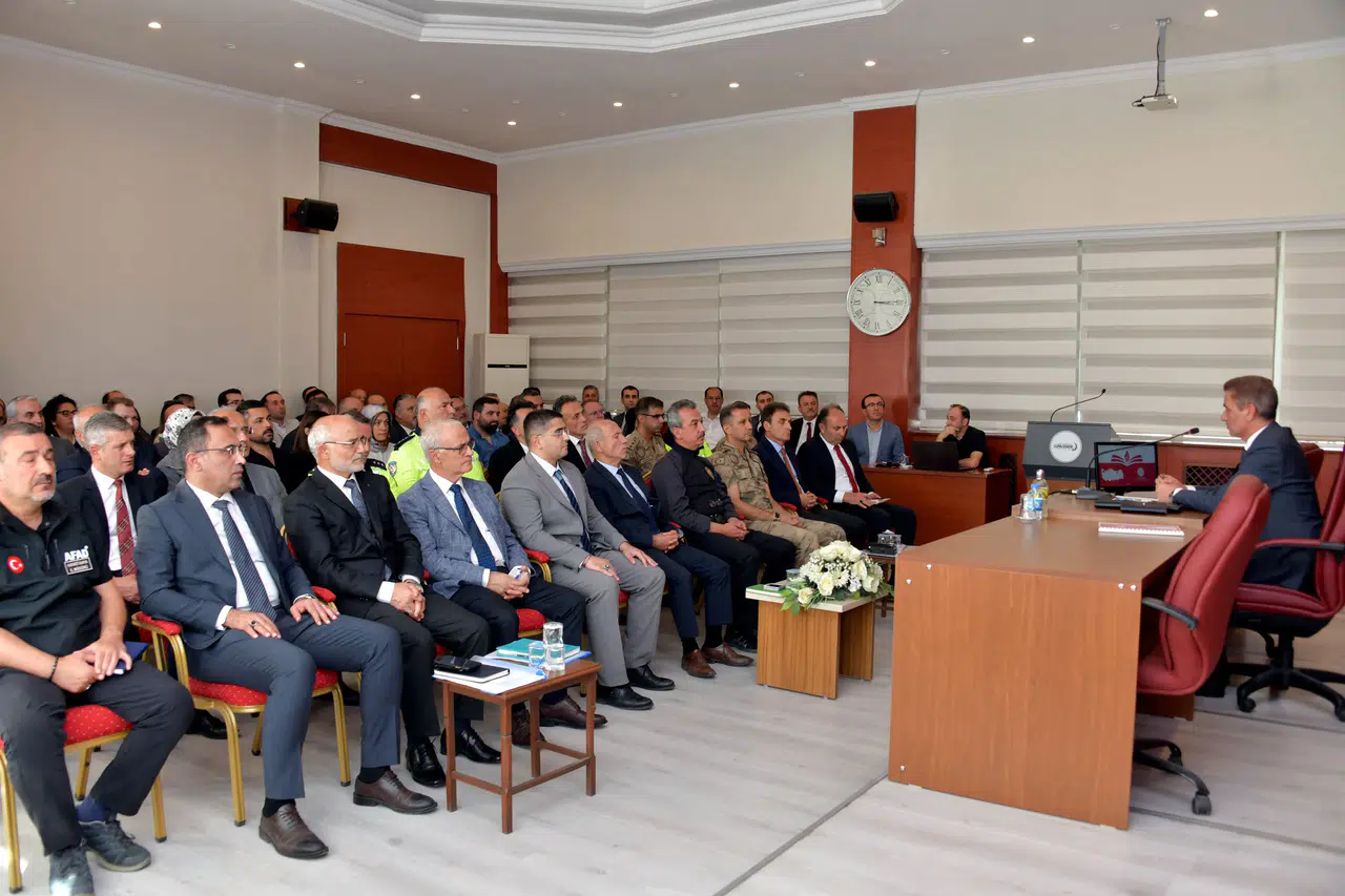 Gümüşhane’de okul güvenliği toplantısı: Vali Baruş’tan önemli mesajlar