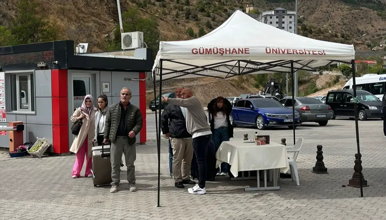 Gümüşhane Üniversitesi Öğrencileri Otogarda Karşılıyor