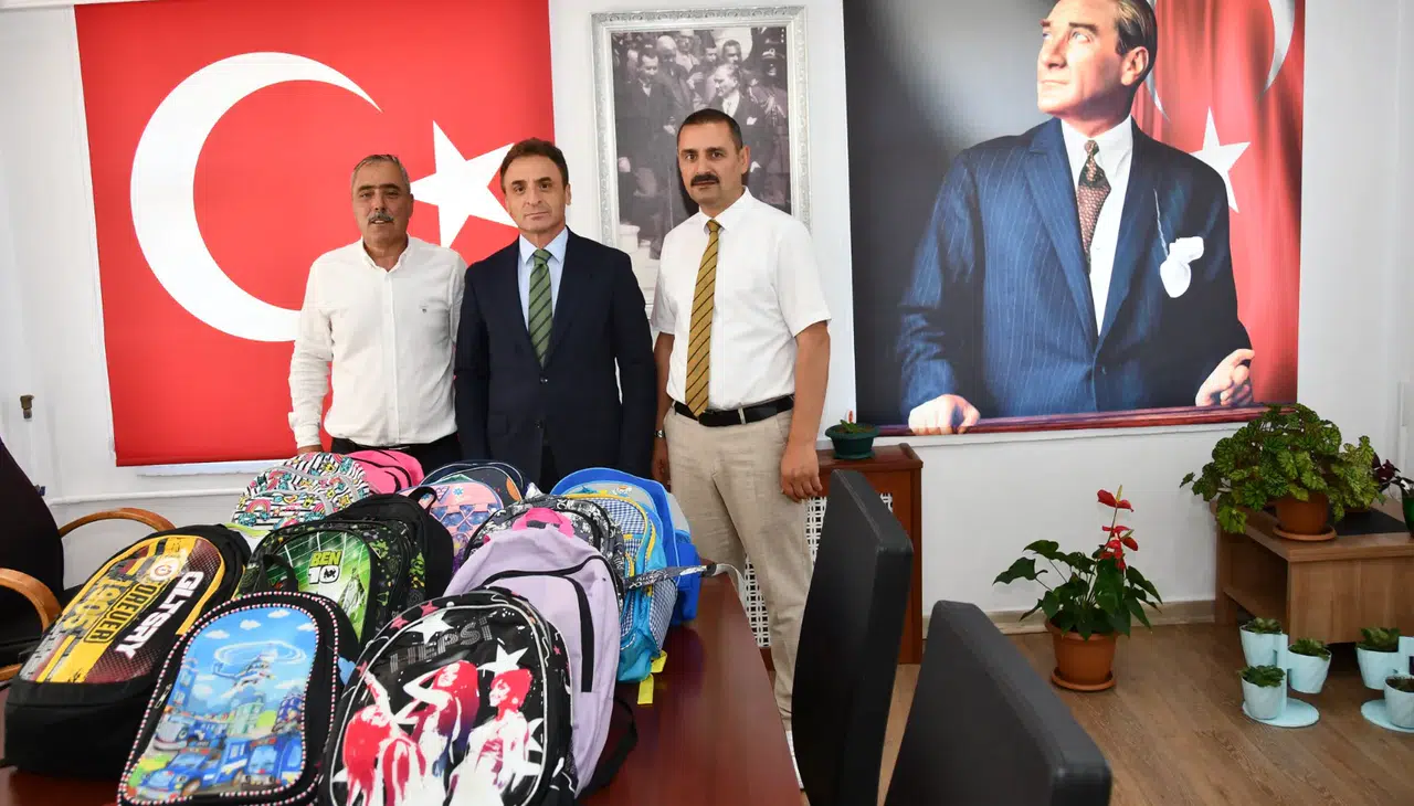 Gümüşhane Erzurumlular Derneği'nden Anlamlı Kırtasiye Bağışı