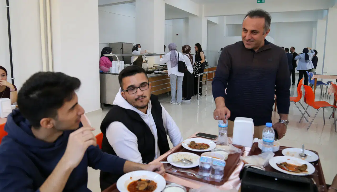Üniversitede yeni yemekhane açıldı