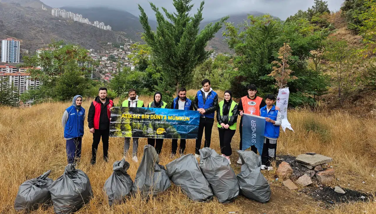 Gençlerden Örnek Davranış: Süleymaniye Mahallesi Pırıl Pırıl!