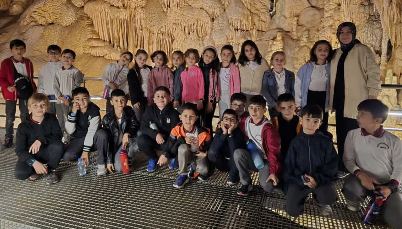 Karaca Mağarası, minik öğrencilerin doğa laboratuvarı oldu