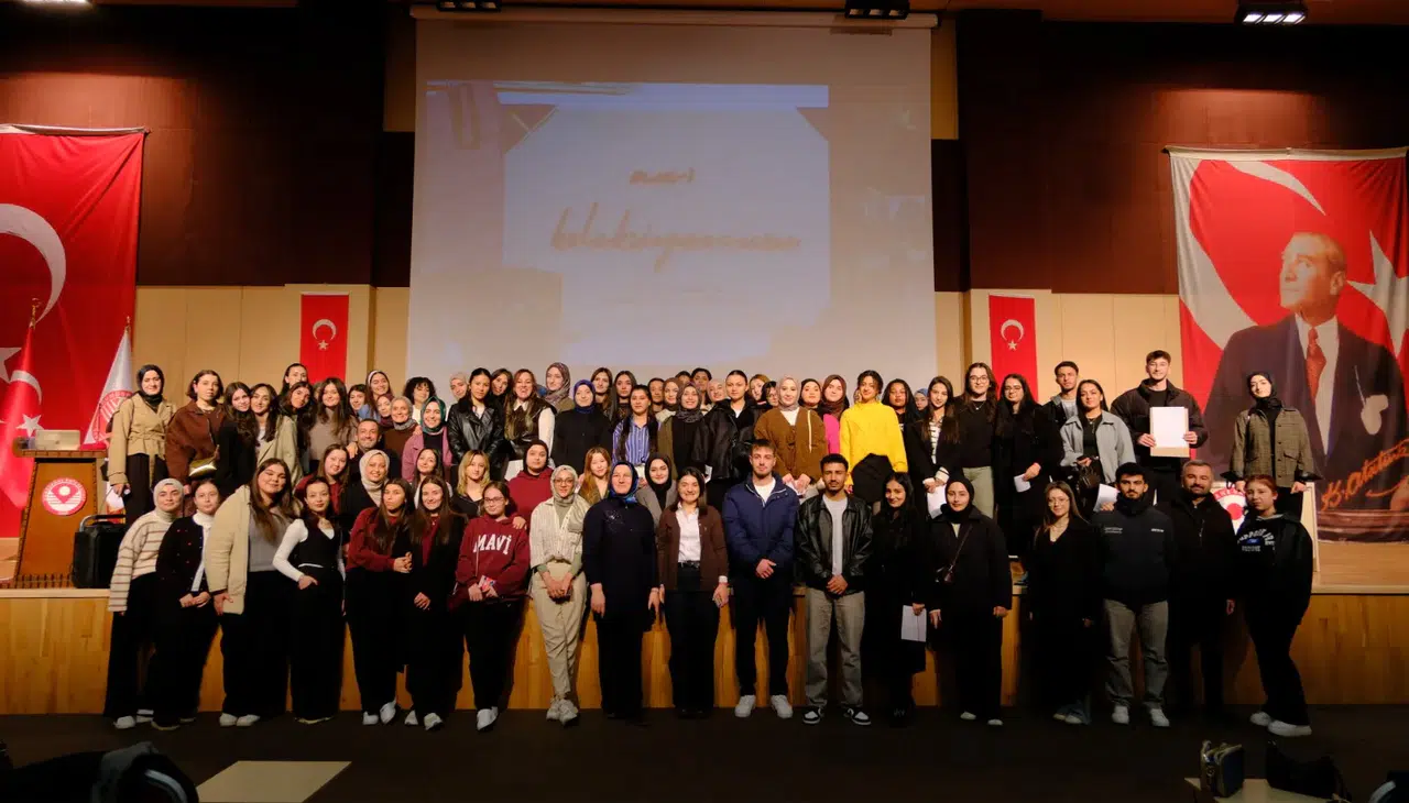Gümüşhane Üniversitesi’nde eğitimde drama ve öğrenme yaklaşımları semineri düzenlendi