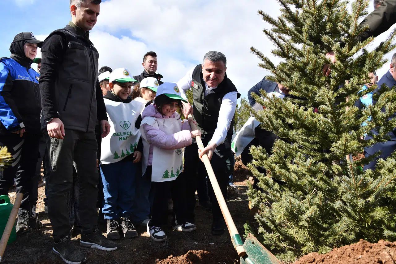Gümüşhane'de Orman Haftası Kutlamaları: 750 Fidan Toprakla Buluşturuldu