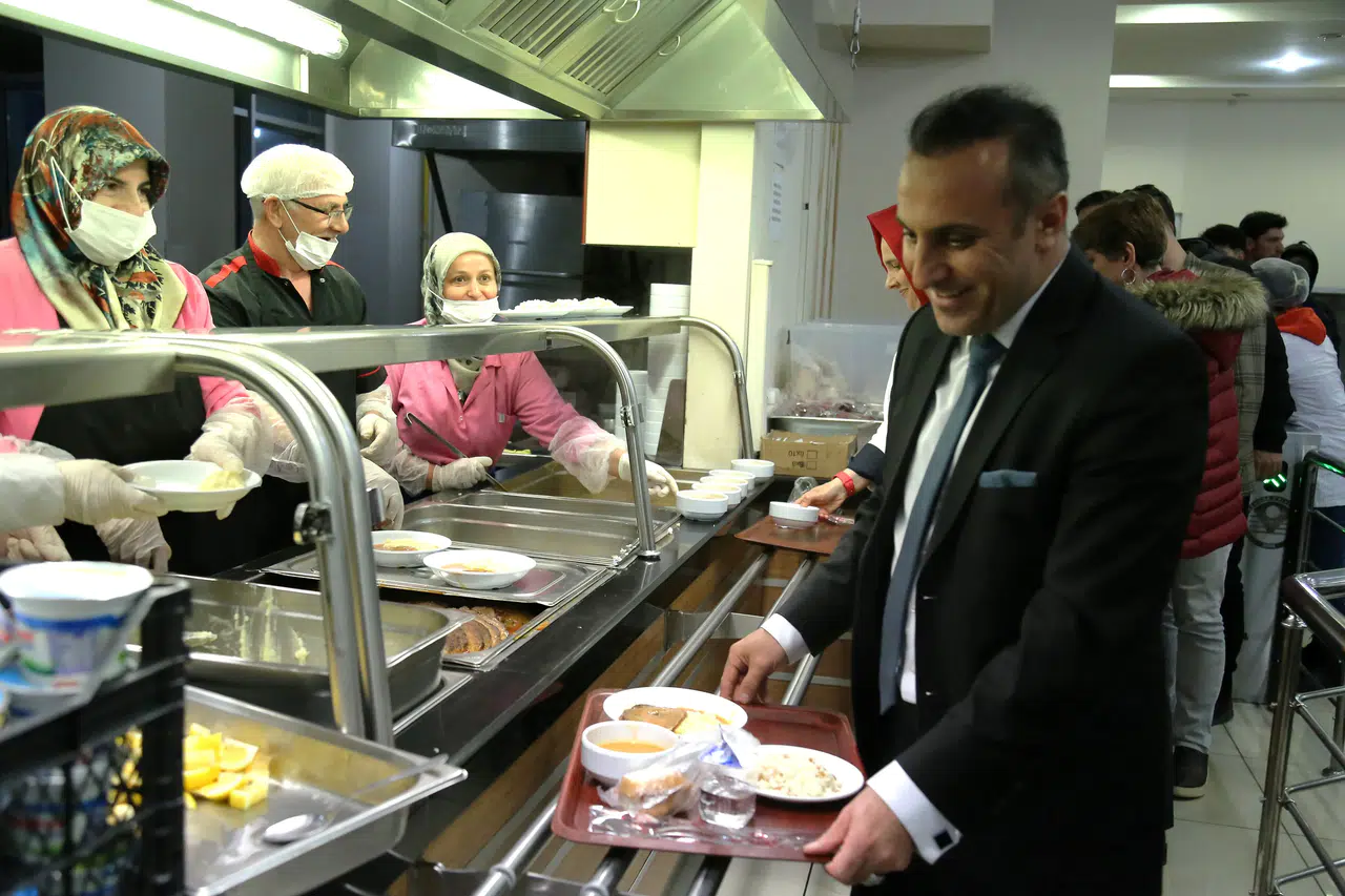 Gümüşhane Üniversitesi’nde Geleneksel İftar Sofrası: Rektör Yıldız Gençlerle Buluştu