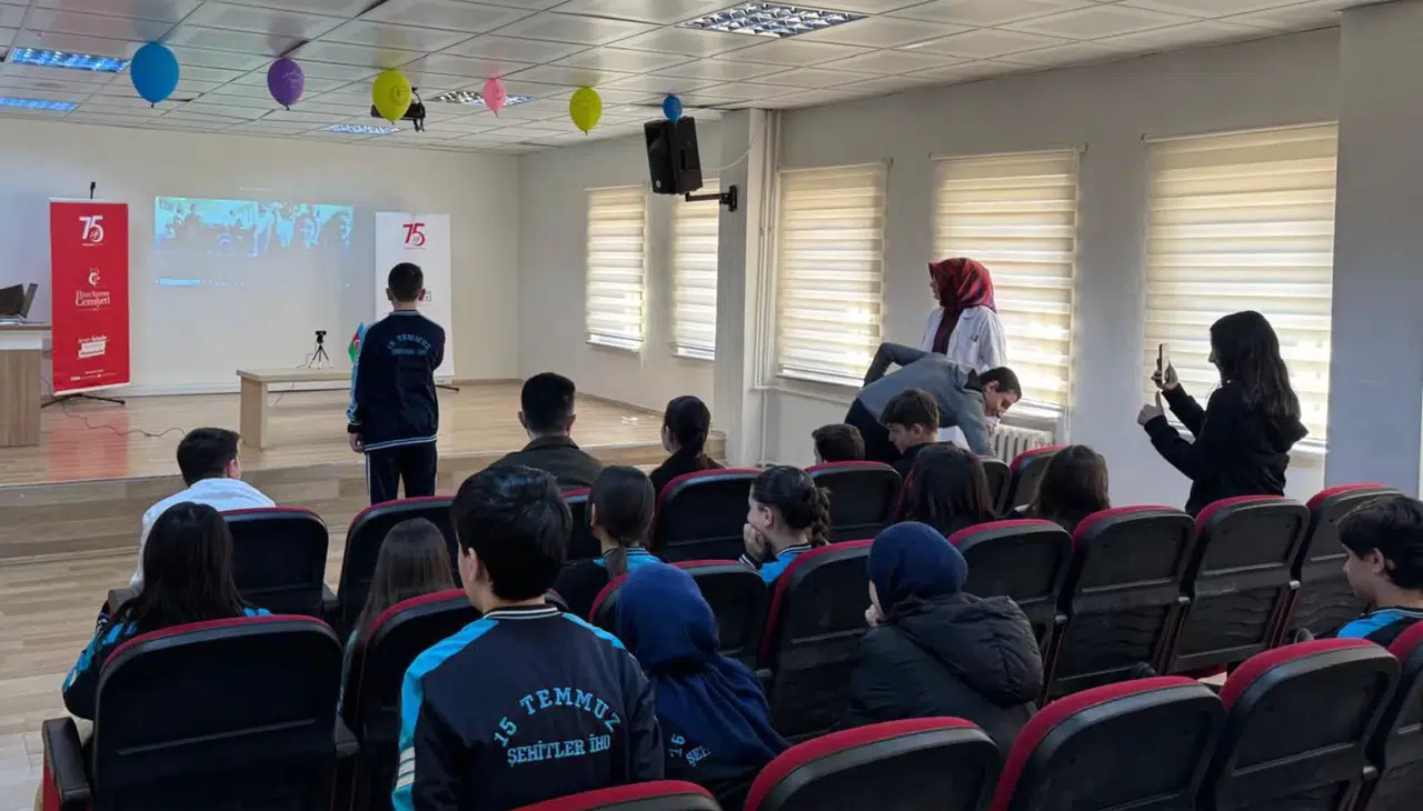 Gümüşhane ve Azerbaycanlı ortaokul öğrencileri arasında "Gönül Bağı" kuruldu