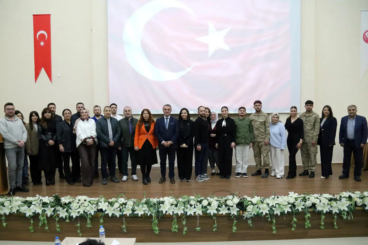 Gümüşhane'de duygusal anlar: "Kınalı Hasan" sahne alınca salon gözyaşlarına boğuldu!