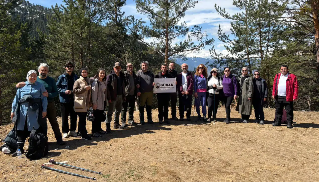 Godanas Ormanlarını 14 kilometre yürüyerek aştılar!