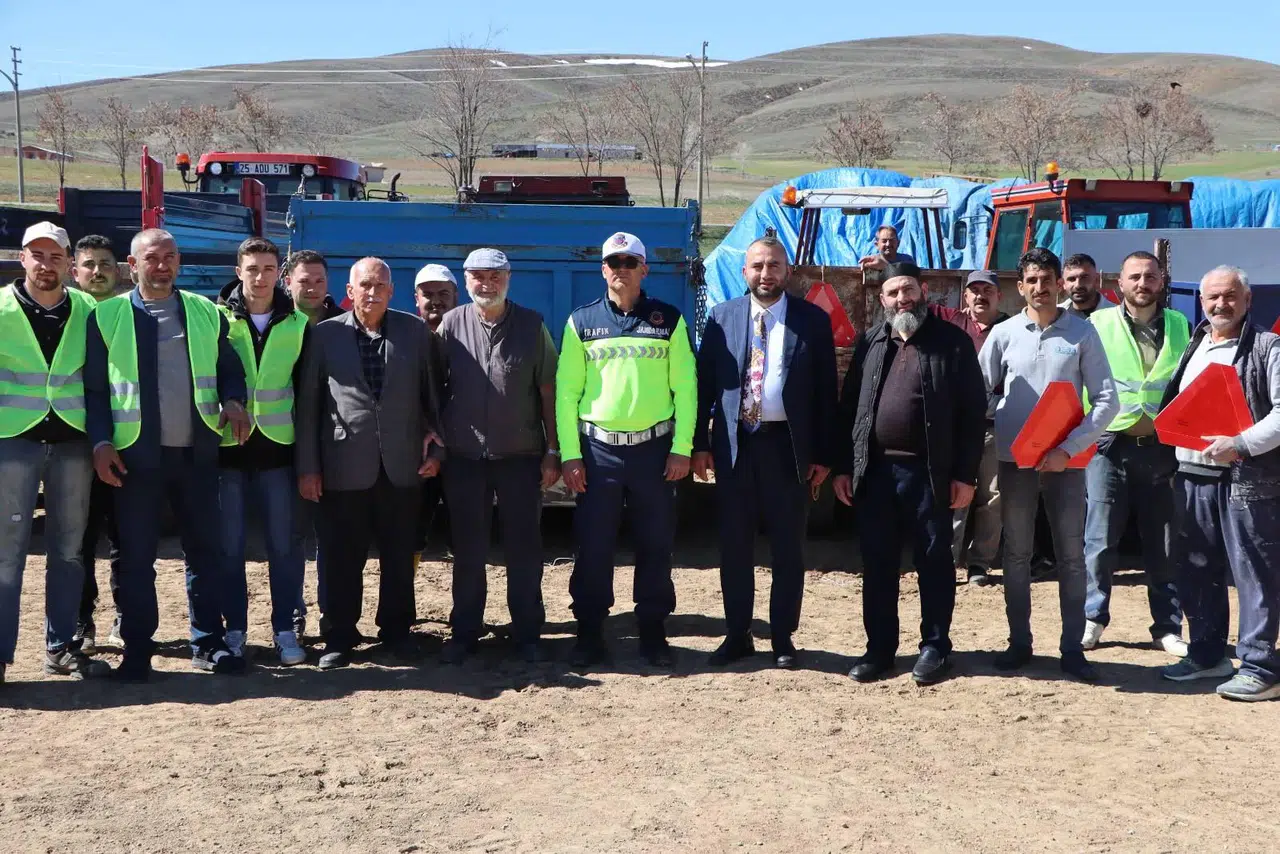 Gümüşhane İl Jandarma Komutanlığı’ndan Çiftçilere Trafik Güvenliği Eğitimi