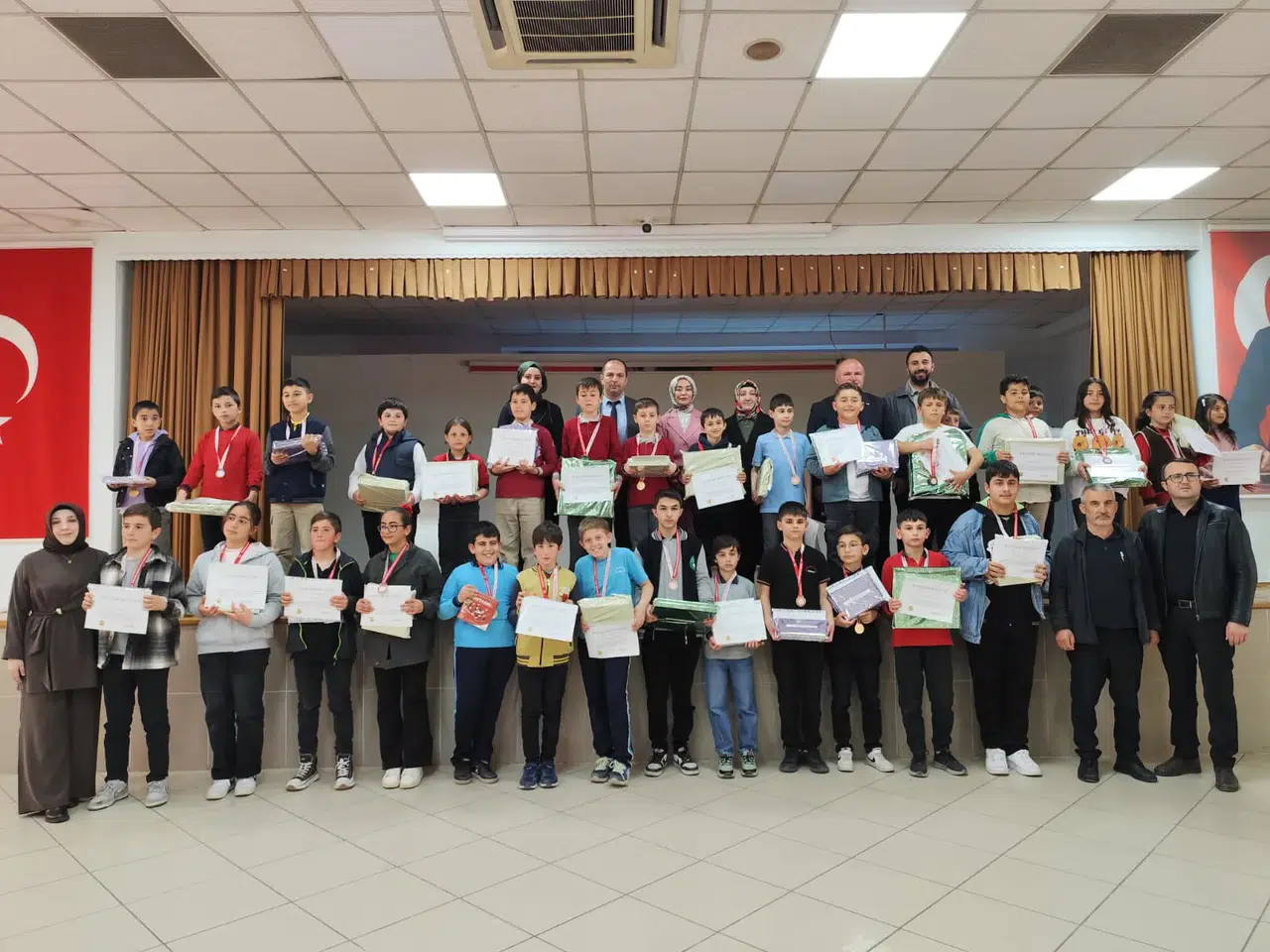 Gümüşhane'de Akıl ve Zekâ Oyunları İl Finalleri Tamamlandı: Şampiyonlar Ödüllerini Aldı