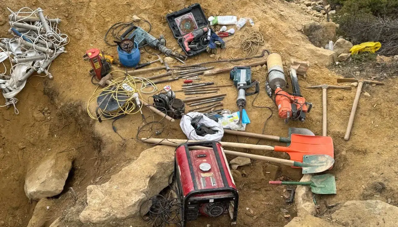 Şiran’da Define Avcılarına Şok Baskın! Ele Geçirilen Malzemeler "Pes" Dedirtti