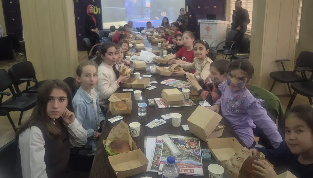 Gümüşhane AK Parti İl Başkanlığı’nda Çocukların 23 Nisan Heyecanı