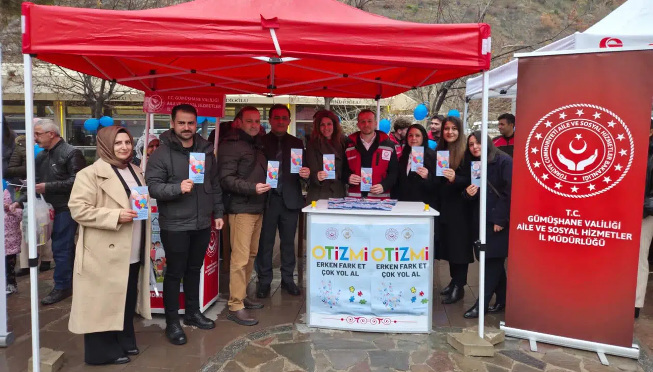 Gümüşhane Maviye Boyandı! Fatih Parkı’ndaki O Görüntüler Vatandaşları Duygulandırdı