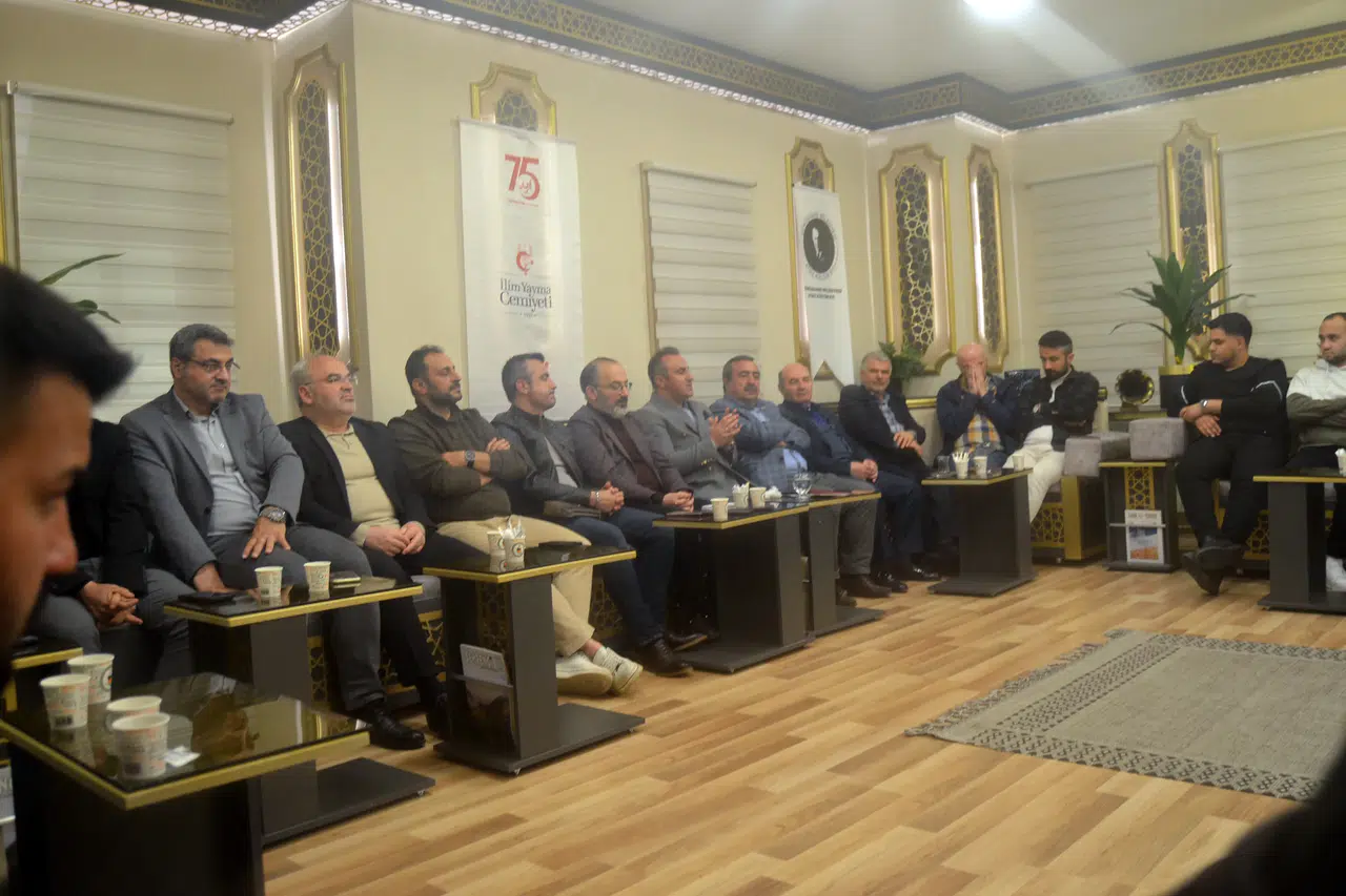 "Diplomalar Tek Başına Yetmeyecek!" Rektör Yıldız'dan Geleceğin Eğitim Modeli İçin Kritik Uyarı