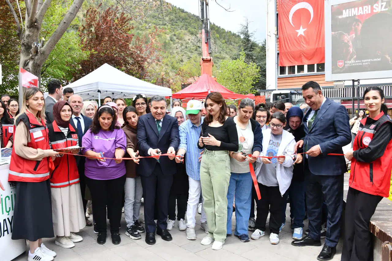 Fatih Parkı’nda Engel Tanımayan Buluşma: El Emeği Ürünler Göz Kamaştırdı