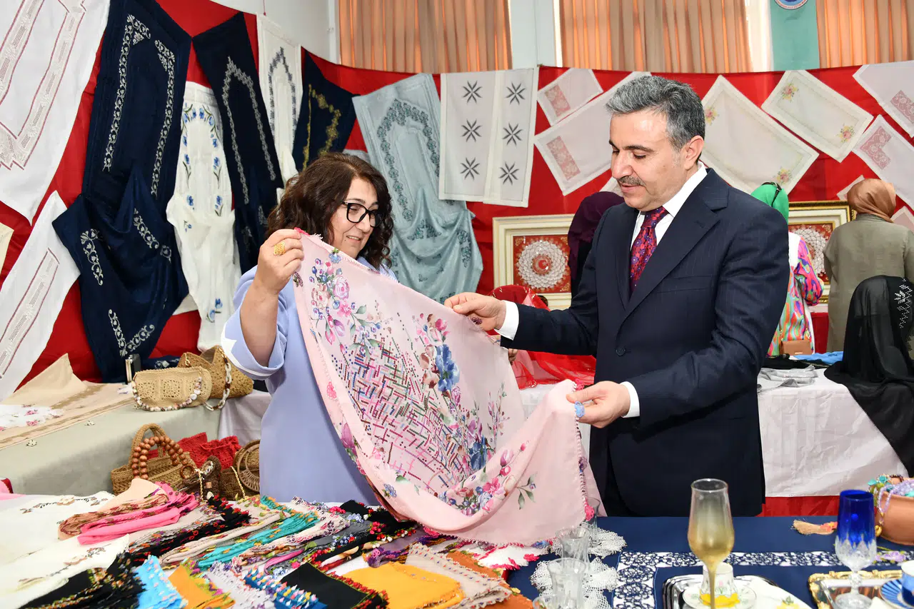Gümüşhane'de Binlerce Kursiyerin El Emeği Göz Nuru Görücüye Çıktı!