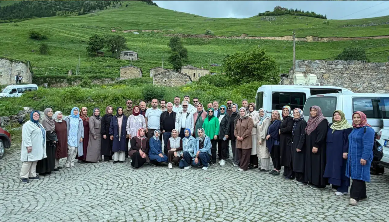AK Parti Gümüşhane Teşkilatından Taşköprü Yaylası ve Santa Harabeleri'ne Ziyaret