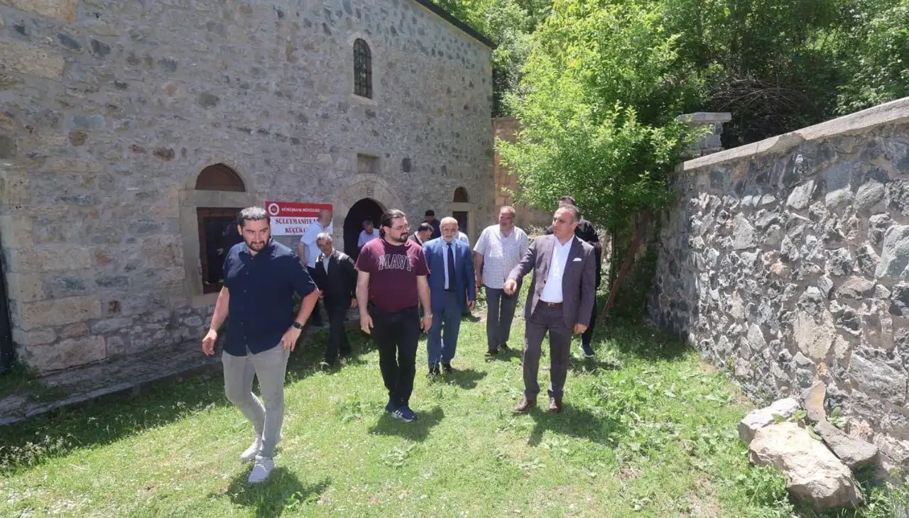 Tarihi Süleymaniye Küçük Camii'nde 105 Yıl Sonra İlk Namaz Kılındı