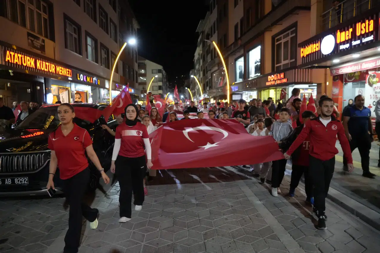 Gümüşhane Tek Yürek Oldu! 15 Temmuz'da Binlerce Kişi Meydanlarda Buluştu