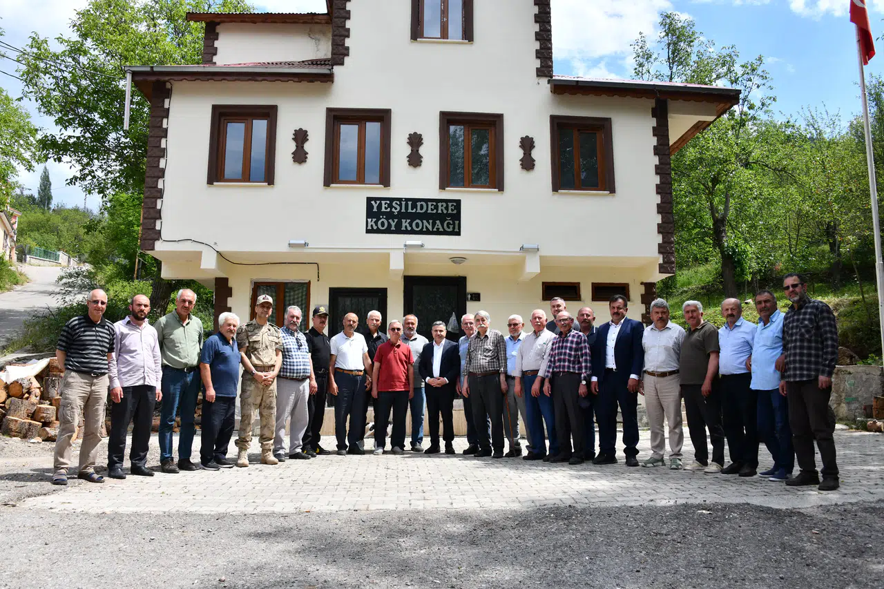 Vali Cevdet Atay, Yeşildere Köyünde vatandaşların taleplerini dinledi