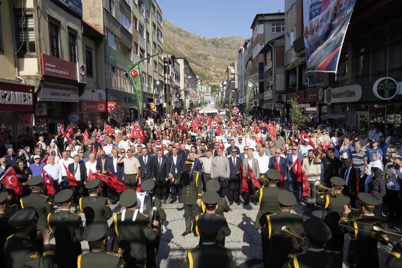 Gümüşhane Caddelerinde Renkli Görüntüler: Altı Ülke Aynı Sahnede Buluştu