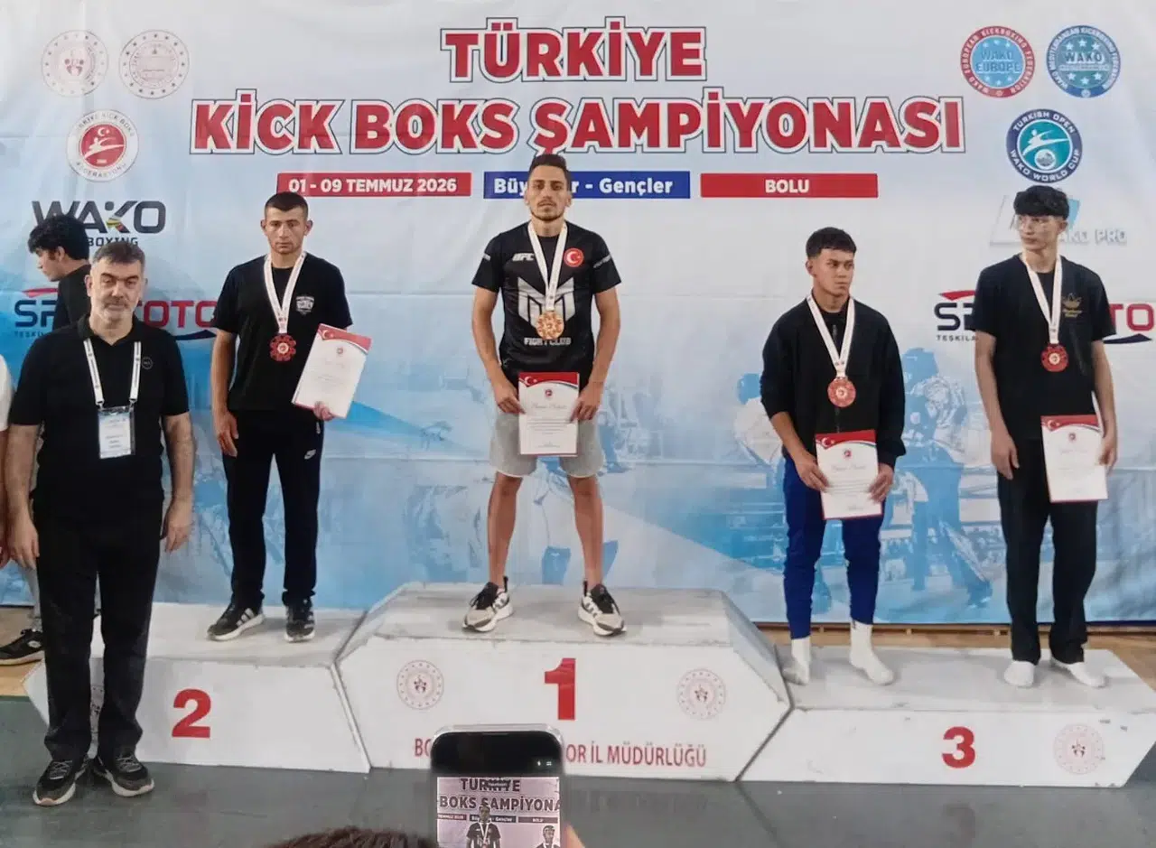Gümüşhane'ye Türkiye İkinciliği Gururu: Orhan Aktaş Kürsüde