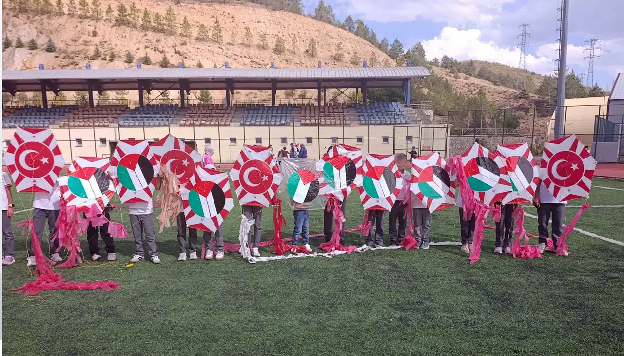 Gümüşhane'de Gazzeli Çocuklar İçin "Uçurtmalar Vurulmasın, Gökyüzü Çocuklara Kalsın" Etkinliği Düzenlendi