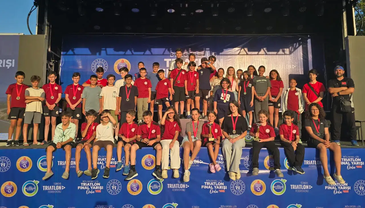 Gümüşhane Triatlon Ekibi Ordu'daki Bölgesel Lig Finali'nden 4 Kupa ve Madalyalarla Döndü