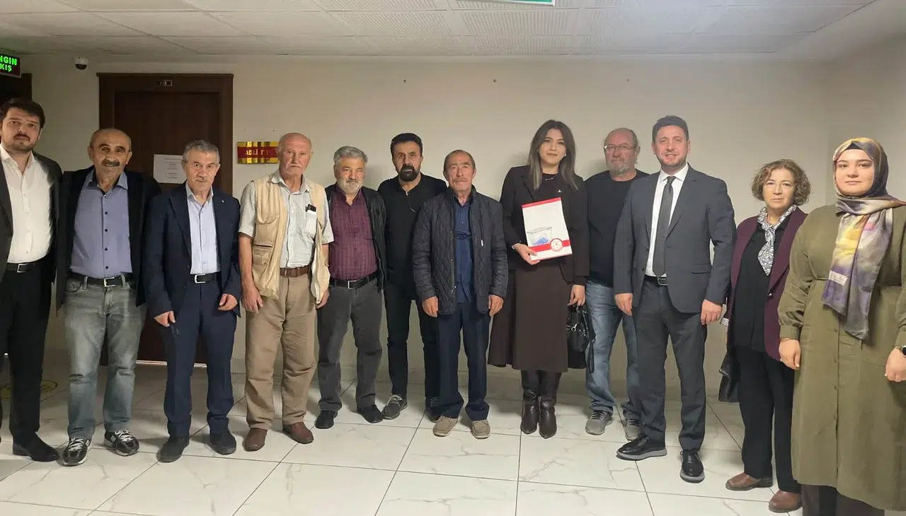 Yeni Parti Gümüşhane Merkez İlçe Başkanı Belgin Öktem Mazbatasını Alarak Görevine Başladı