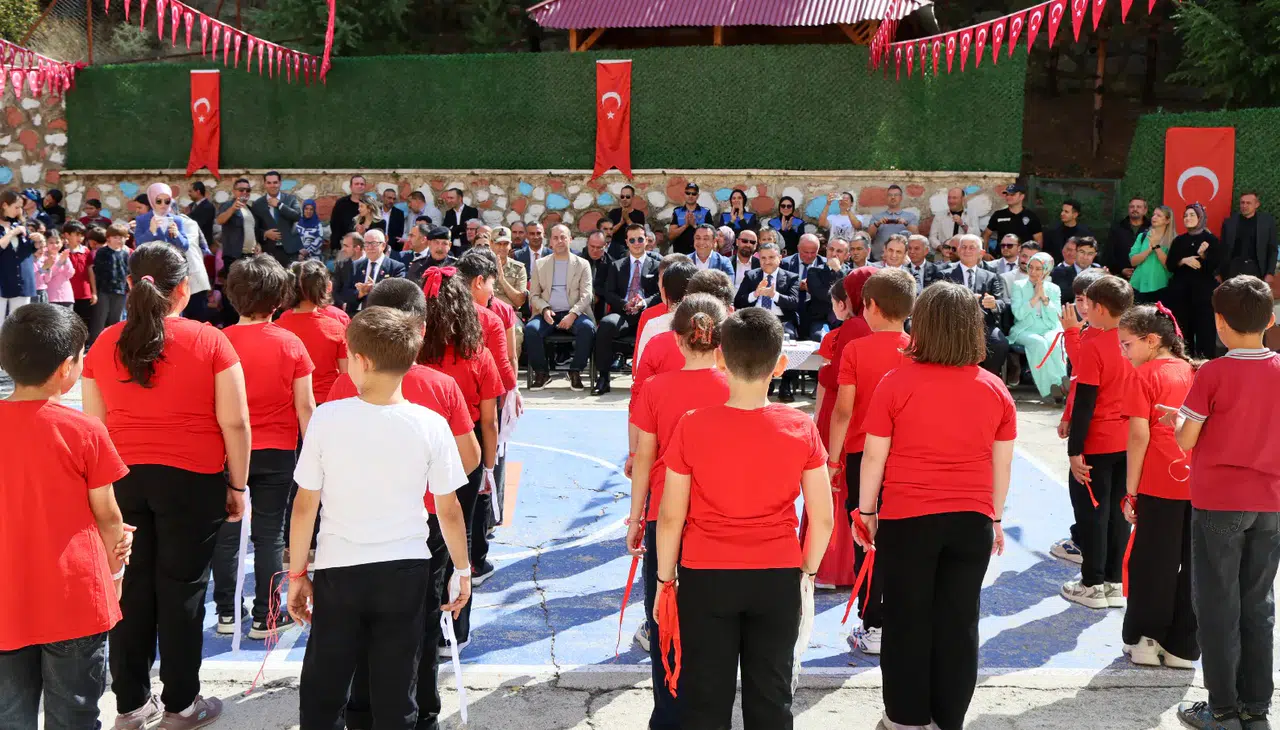 Gümüşhane'de İlköğretim Haftası Fevzipaşa İlkokulunda Coşkuyla Kutlandı