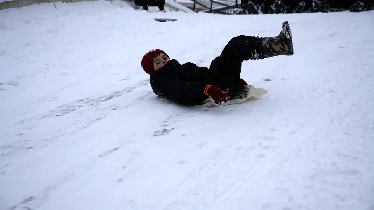 Tatili fırsat bilen çocuklar sokaklara akın etti
