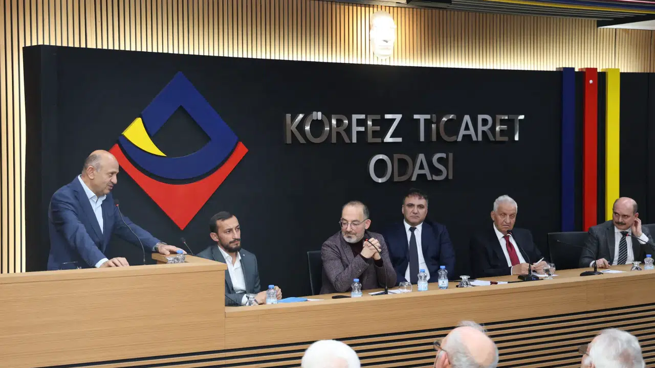 Siyasetin Dev İsimleri Kocaeli'de Buluştu: Gümüşhaneli Bakan Sungurlu Bir Ömrü Anlattı!