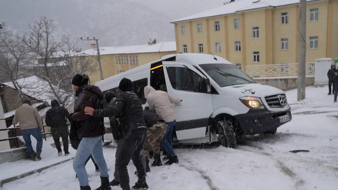 Gümüşhane’de kar esareti