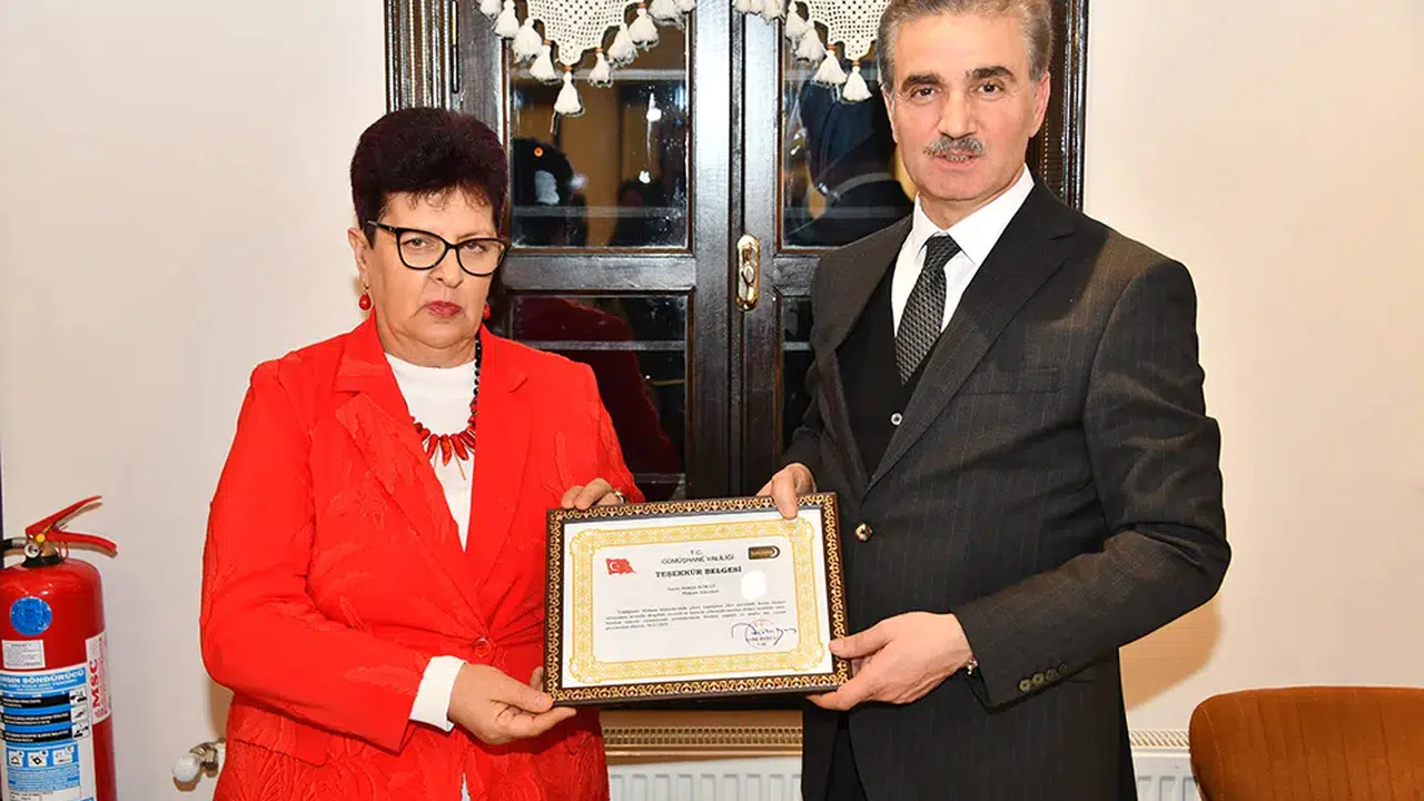 Gümüşhane Valiliği'nde 45 yıllık hizmetin ardından duygusal veda: Ülkü Köklü emekli oldu