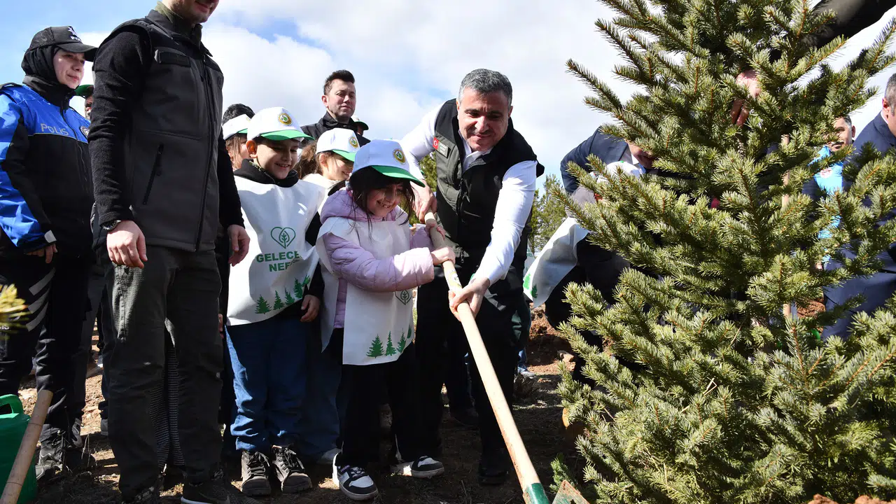 Gümüşhane'de Orman Haftası Kutlamaları: 750 Fidan Toprakla Buluşturuldu