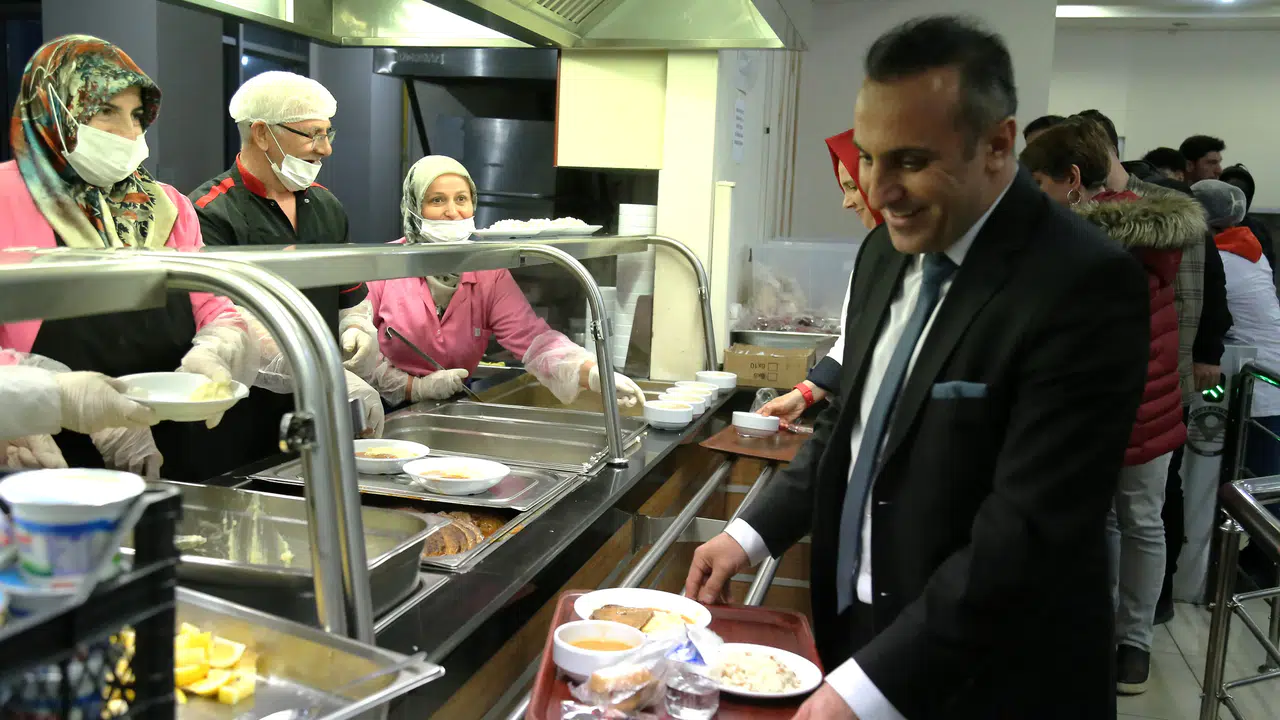 Gümüşhane Üniversitesi’nde Geleneksel İftar Sofrası: Rektör Yıldız Gençlerle Buluştu