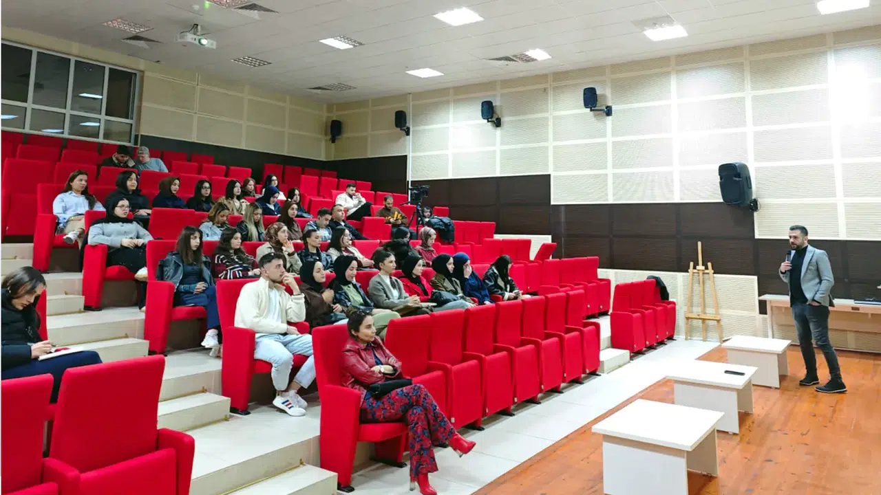 Gümüşhane Üniversitesi’nde ‘Bilim Kafe’ Etkinliği: Dilin Toplumsal Gerçekliği Ele Alındı