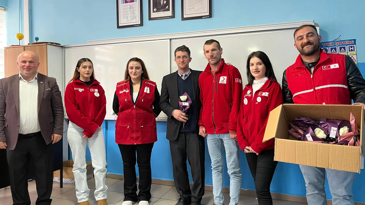 Türk Kızılay Gümüşhane Şubesi’nden Eğitim Camiasına Anlamlı Vefa Ziyareti