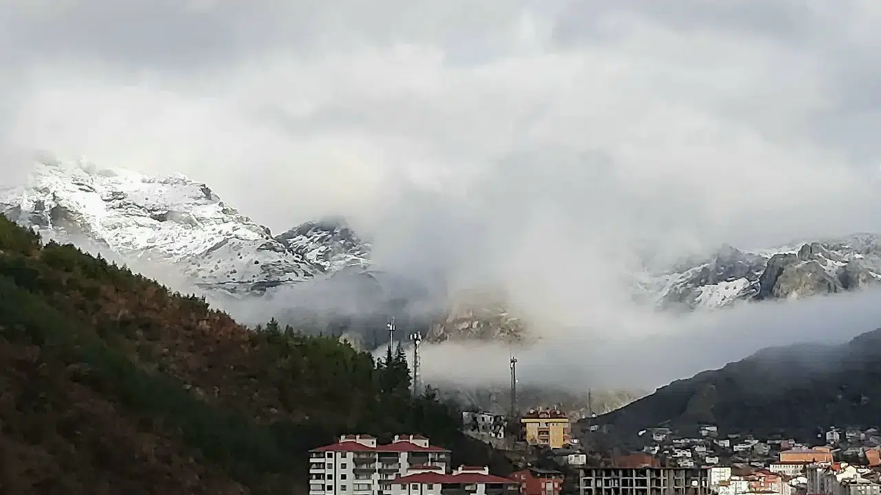 Gümüşhane’nin yüksek kesimlerinde Nisan karı