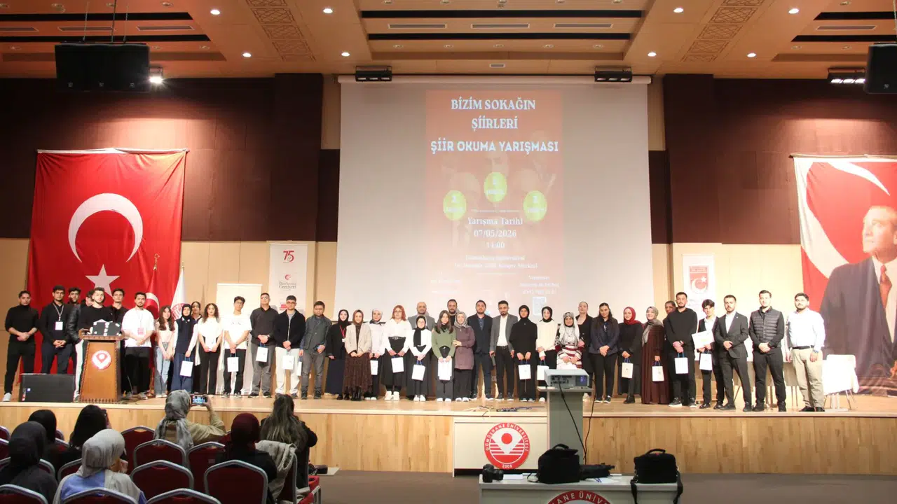 Gümüşhane’de  Bizim Sokağın Şiirleri  Yarışması: Genç Yetenekler Sahne Aldı