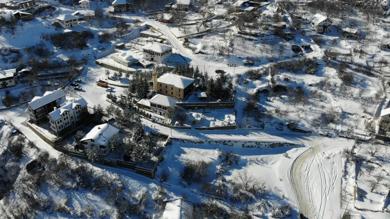 Süleymaniye Mahallesi kar sonrası dronla görüntülendi