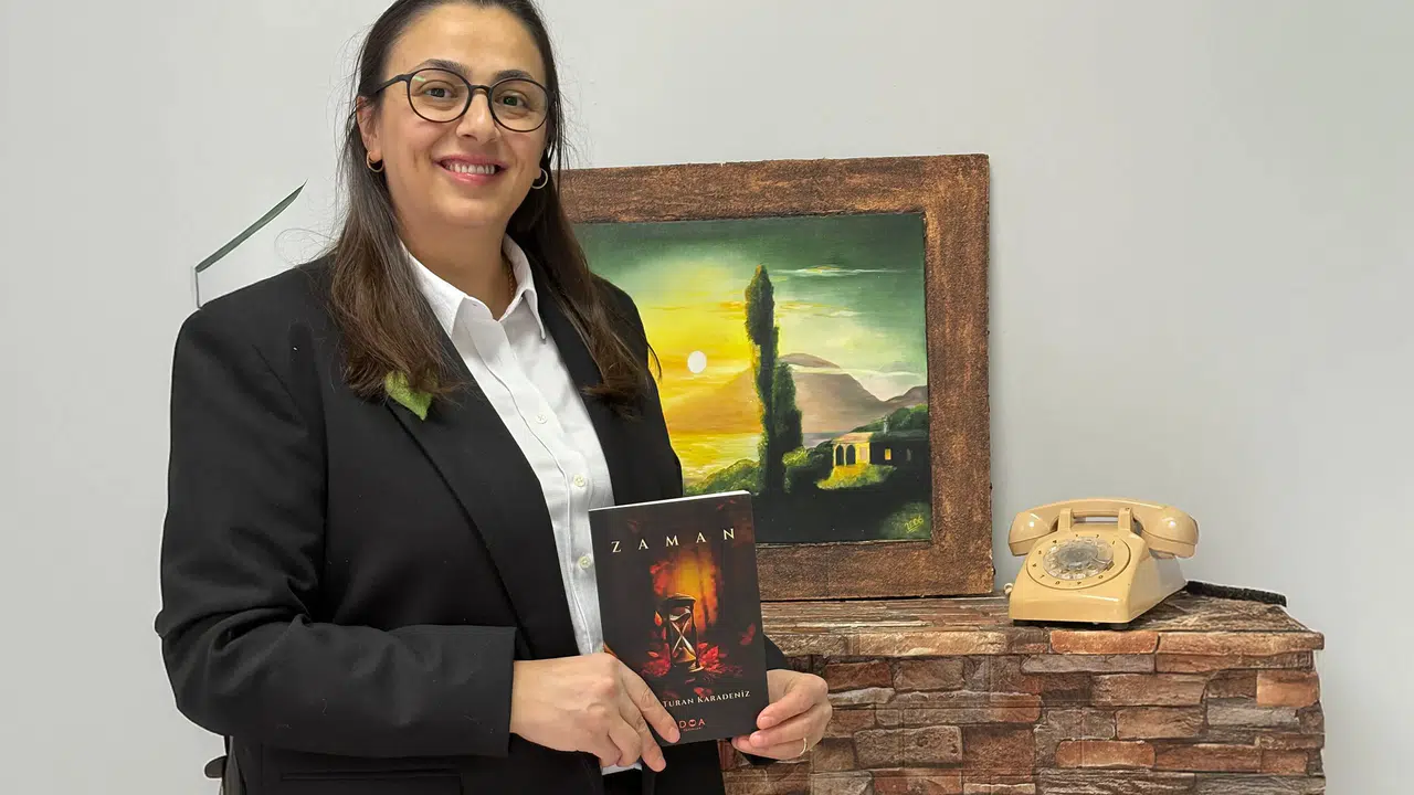 Fatma Turan Karadeniz’in ilk şiir kitabı  Zaman  çıktı