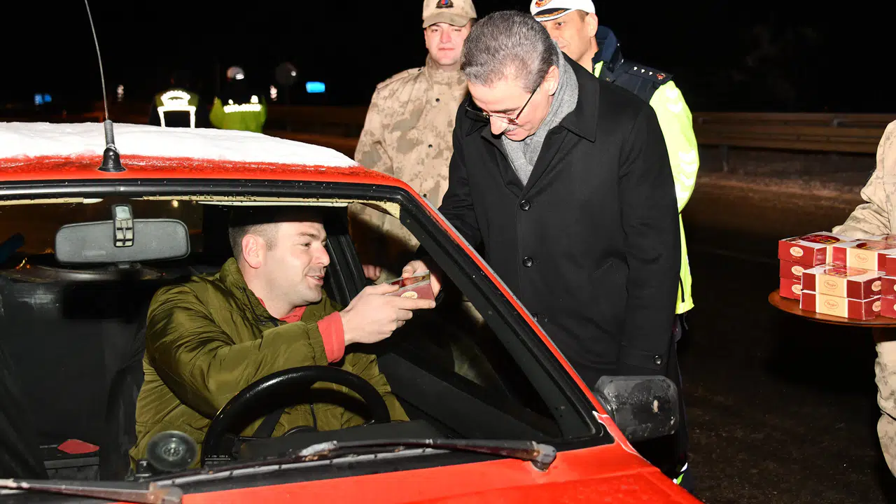 Vali Aydın Baruş, görev başındaki personelin yeni …