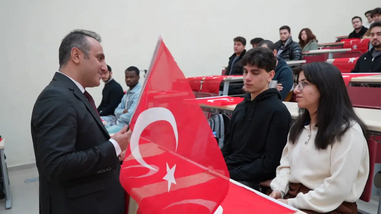 Gümüşhane Üniversitesi’nde ilk ders Türk Bayrağı’n…