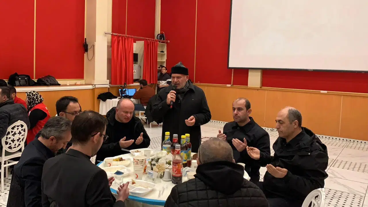 Gümüşhane’de Gönül Sofrası: Kızılay’dan 300 Kişilik  Anne Eli  İftarı