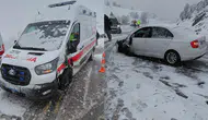 Ambulans ile otomobil çarpıştı: 3 kişi yaralandı