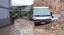 Gümüşhane'de Sağanak Yağış Sele Neden Oldu: Evler ve Araçlar Zarar Gördü